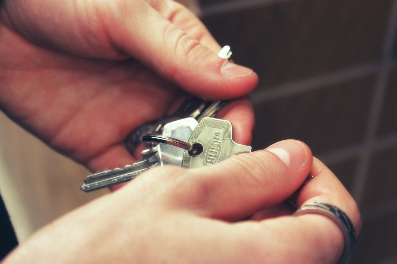 How Does Rent To Own Work? (Who Should Do It & Major Risks)