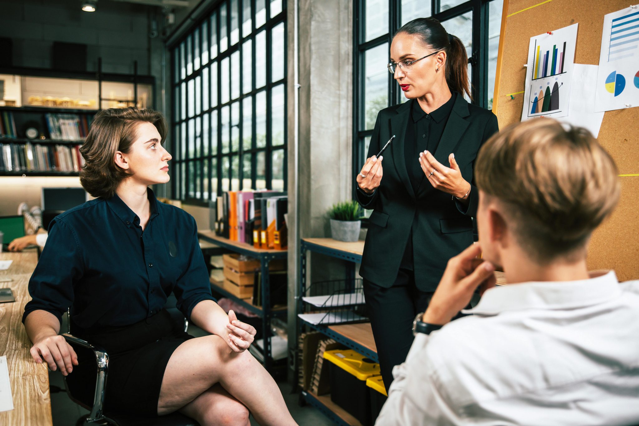 How to Deal with Difficult Coworkers (8 Scenarios + Tips)