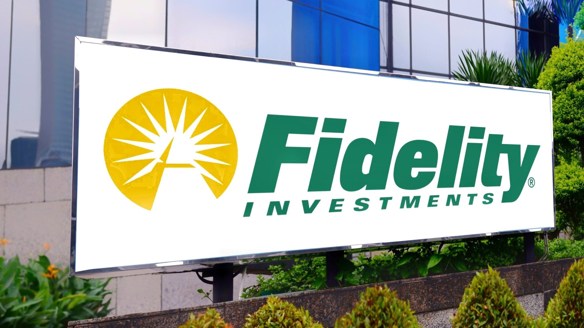 10 Companies With Great Benefits for Working Parents (Including Childcare)