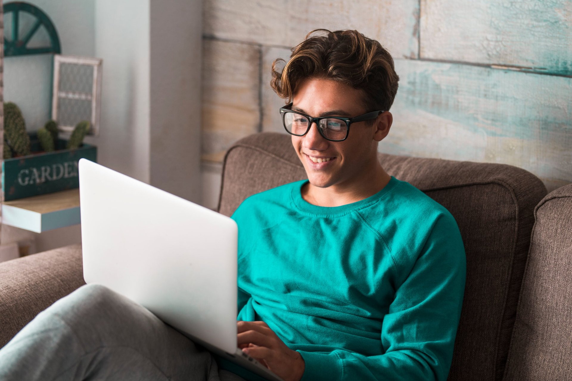 5 Low-Effort Side Hustles You Can Actually Do While Watching TV