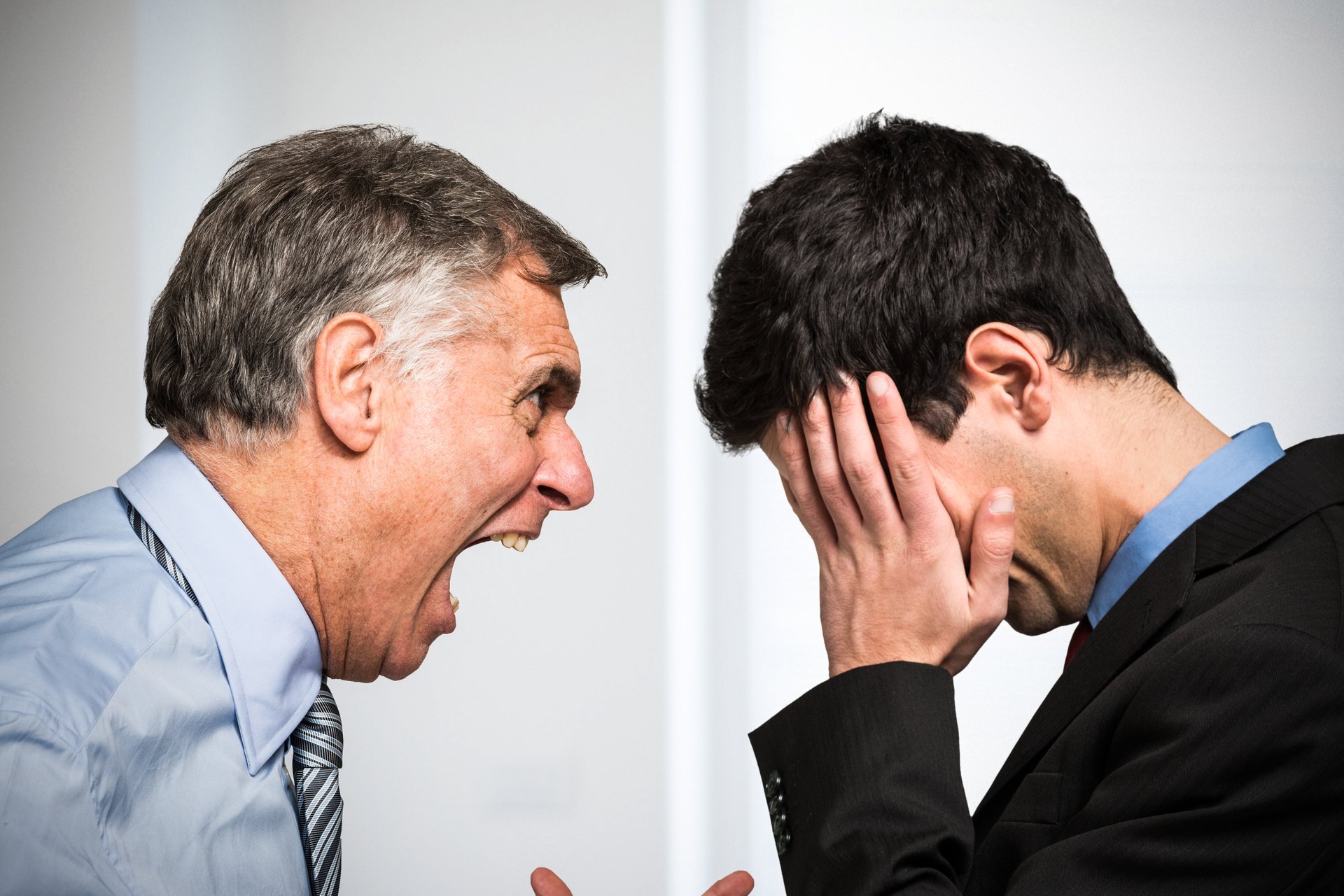 10 Red Flags of a Toxic Boss — and Tips for Working With One